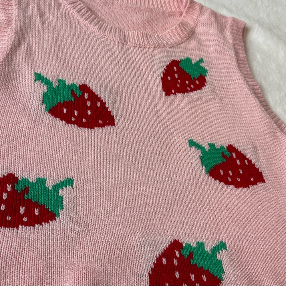 Vintage Pink Strawberry Knit Cropped Sweater Vest, size Small - Picture 14 of 16